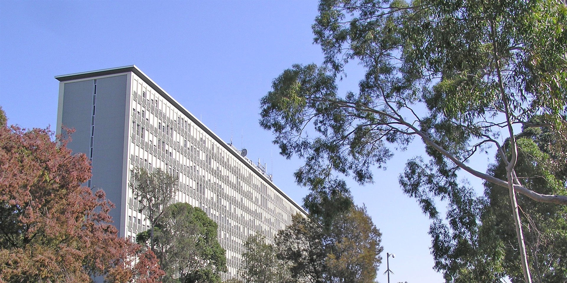 Robert Menzies Building tại Clayton Campus của Monash University